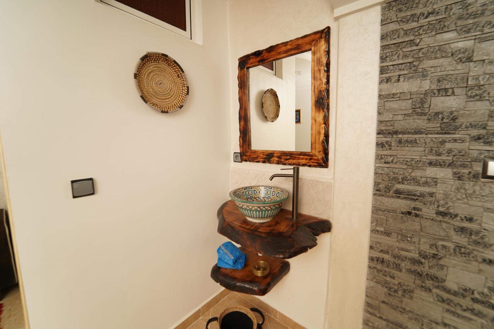 Waves Hunter Surf House Bed and Breakfast Agadir Eksteriør billede