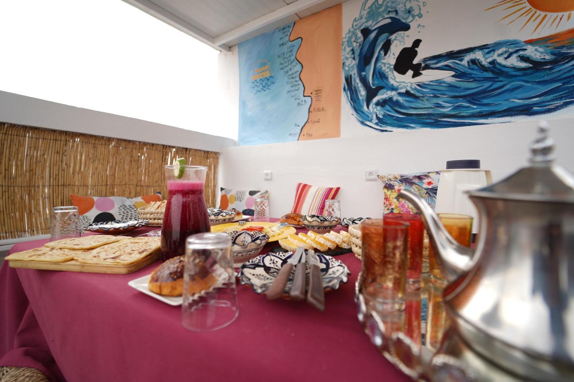Waves Hunter Surf House Bed and Breakfast Agadir Eksteriør billede
