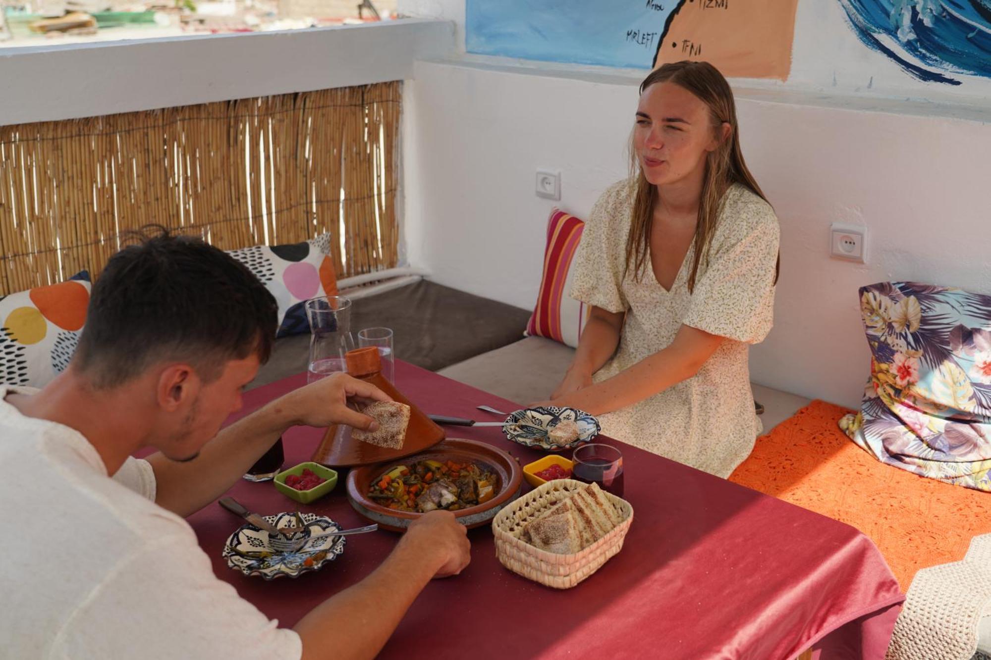 Waves Hunter Surf House Bed and Breakfast Agadir Eksteriør billede