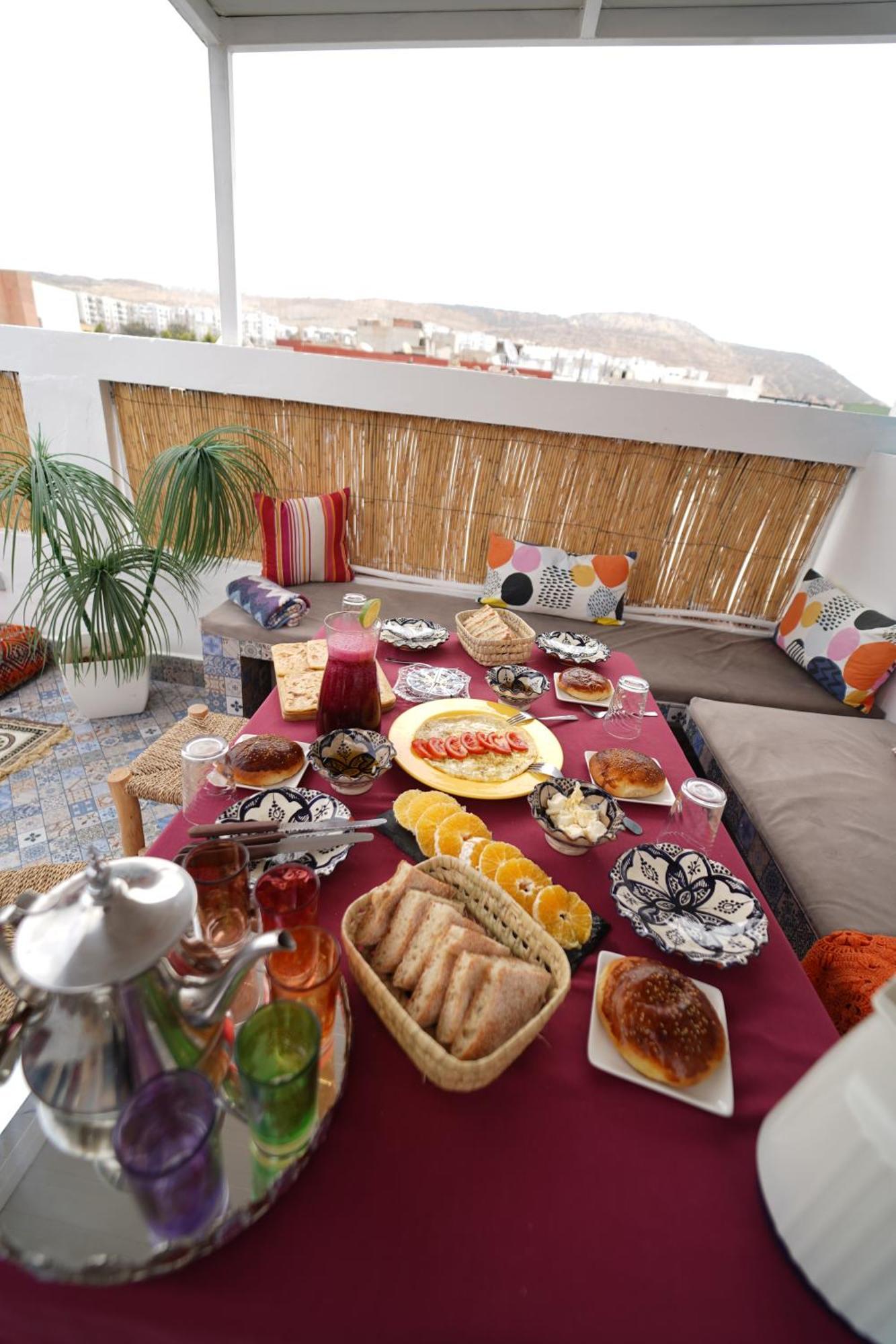 Waves Hunter Surf House Bed and Breakfast Agadir Eksteriør billede