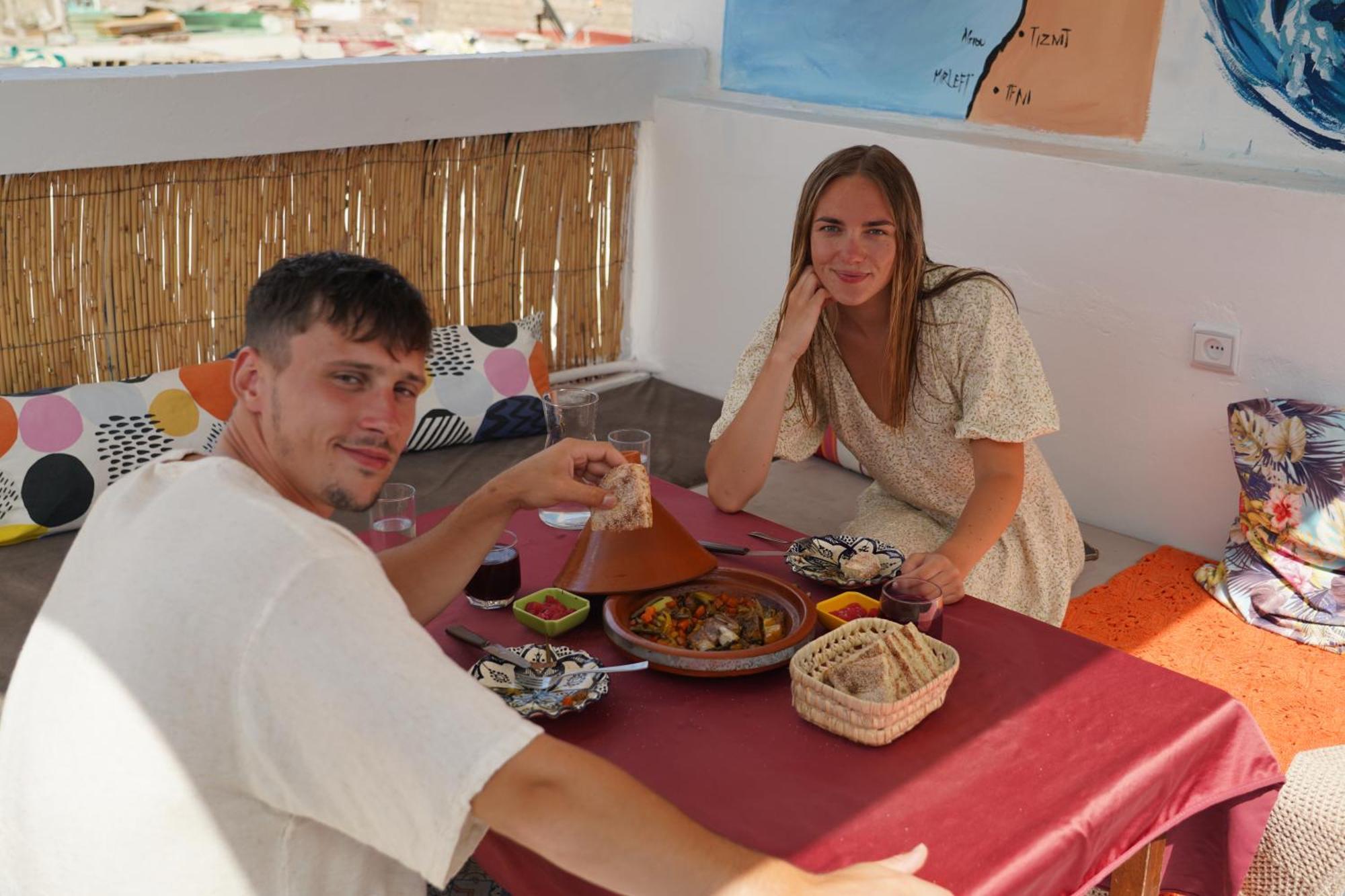Waves Hunter Surf House Bed and Breakfast Agadir Eksteriør billede
