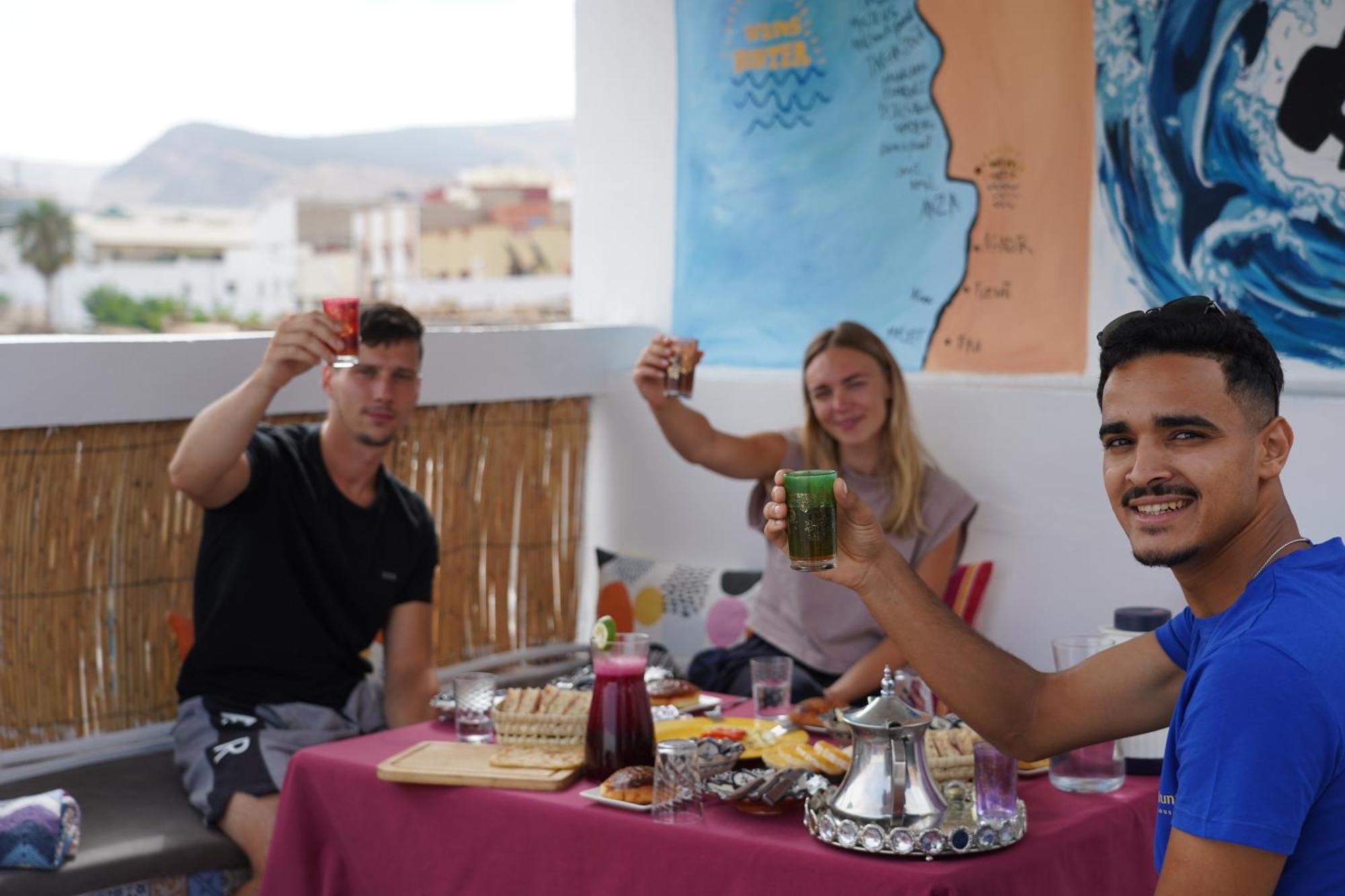 Waves Hunter Surf House Bed and Breakfast Agadir Eksteriør billede