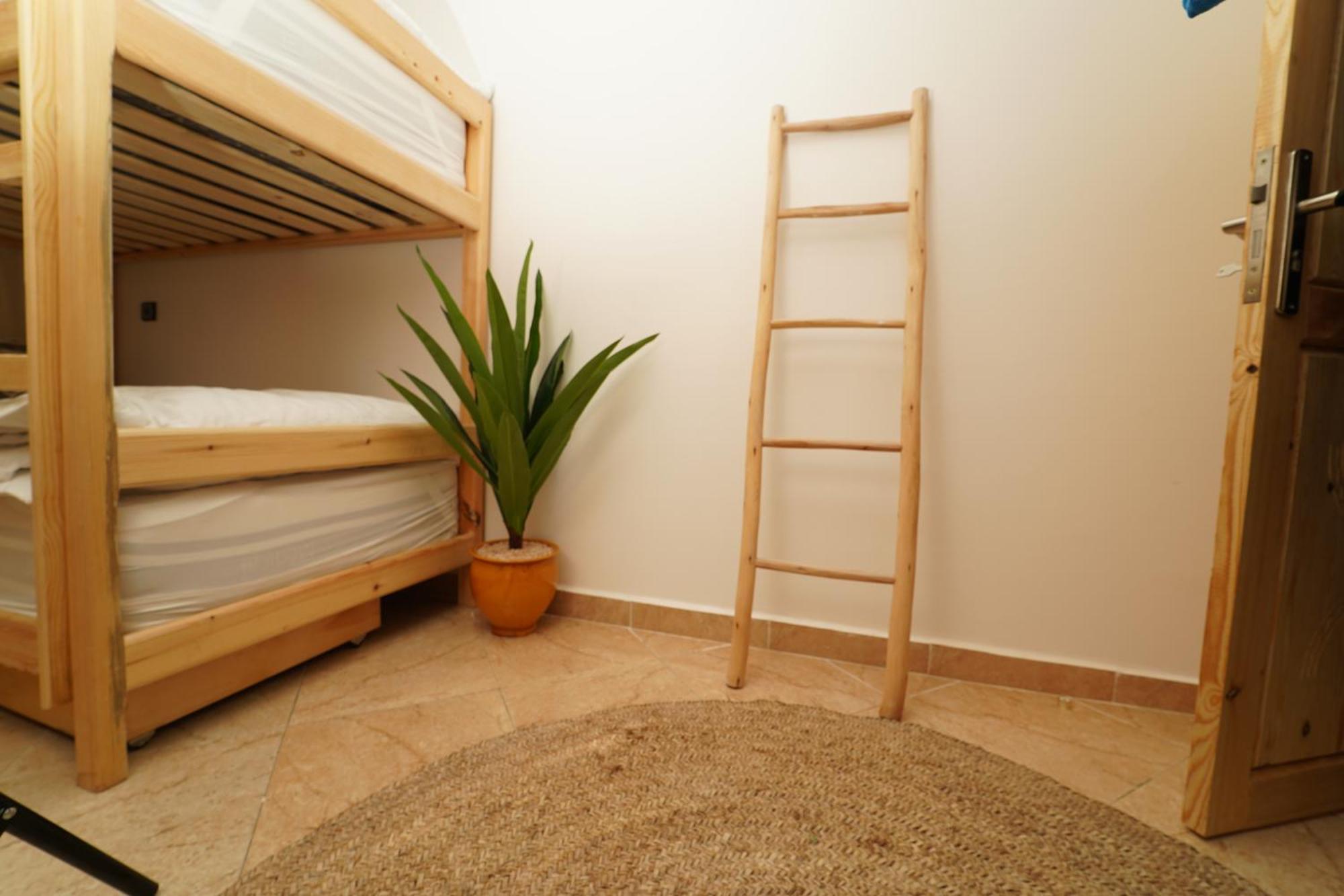 Waves Hunter Surf House Bed and Breakfast Agadir Eksteriør billede