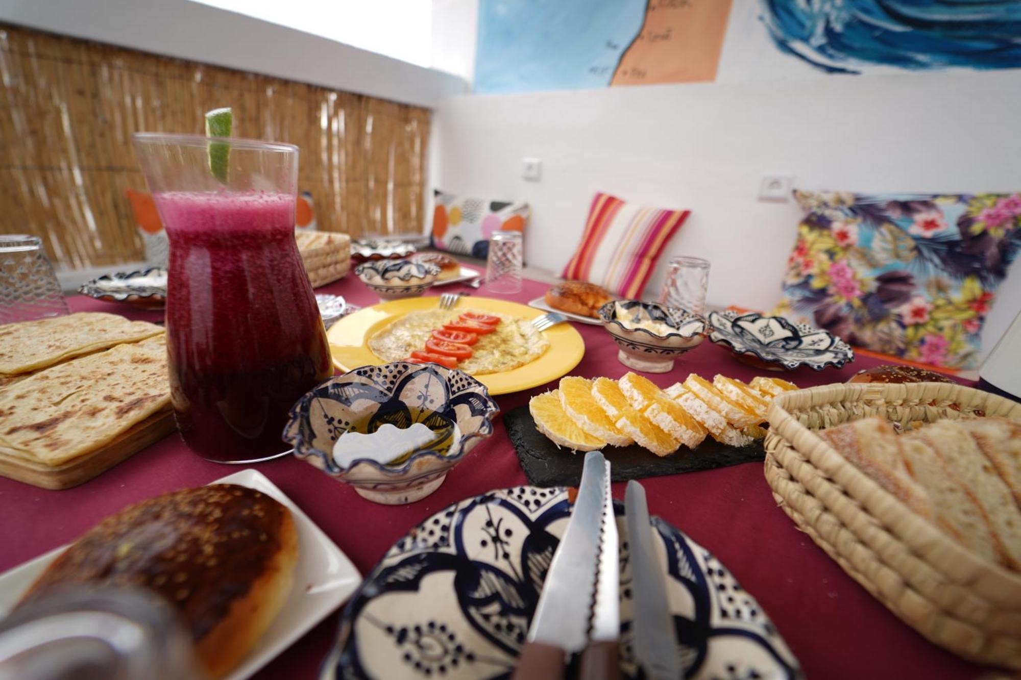 Waves Hunter Surf House Bed and Breakfast Agadir Eksteriør billede