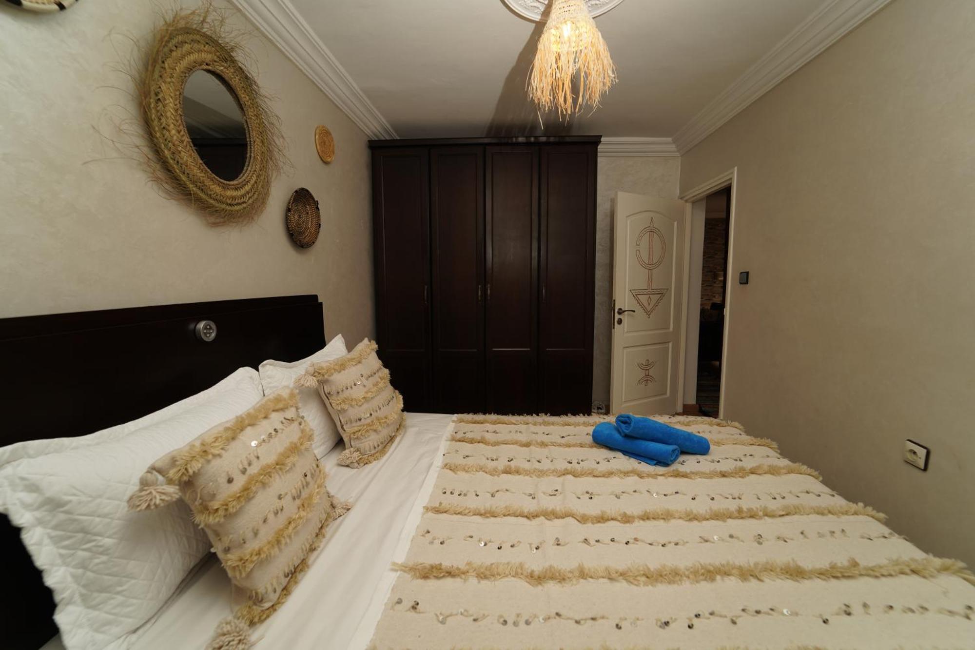 Waves Hunter Surf House Bed and Breakfast Agadir Eksteriør billede