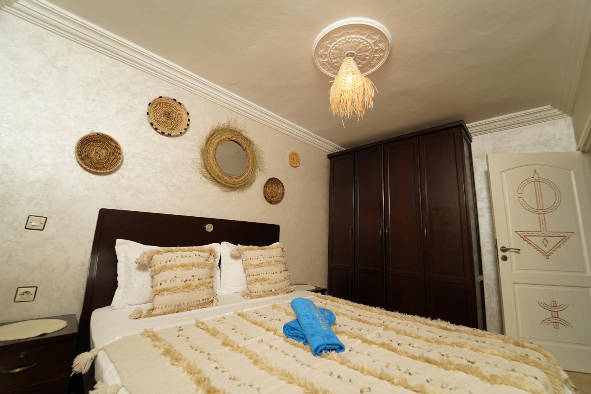 Waves Hunter Surf House Bed and Breakfast Agadir Eksteriør billede