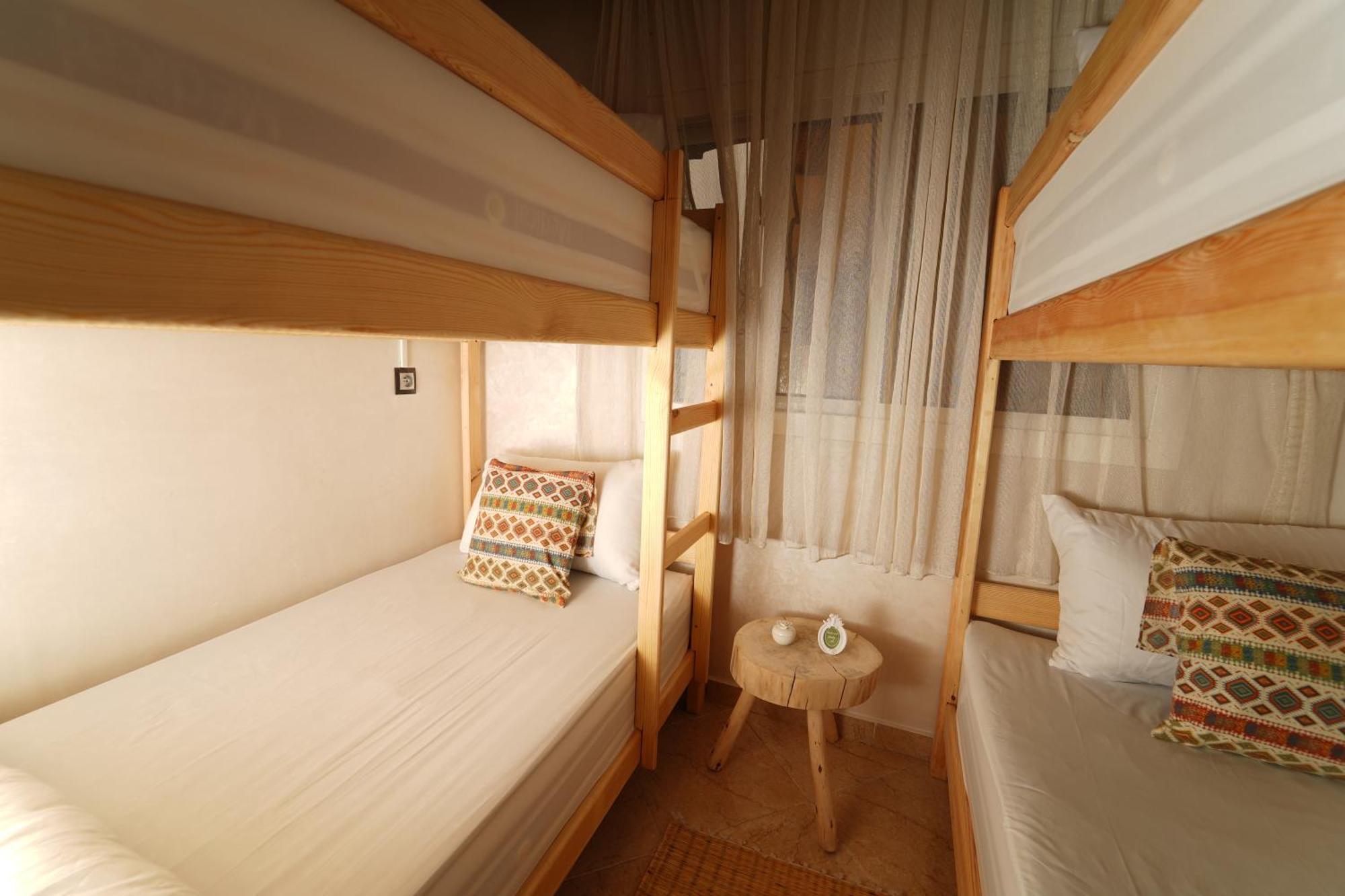 Waves Hunter Surf House Bed and Breakfast Agadir Eksteriør billede