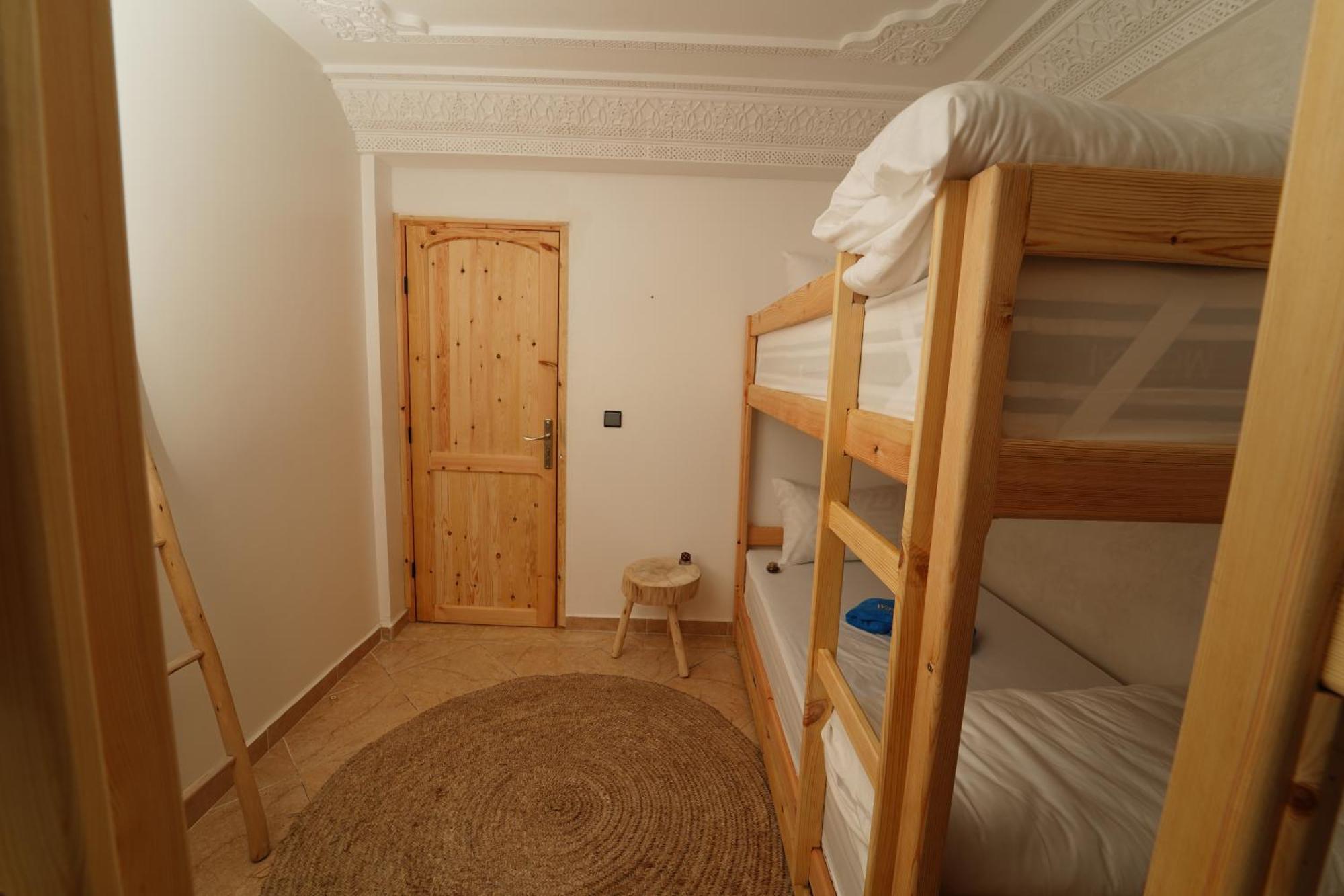 Waves Hunter Surf House Bed and Breakfast Agadir Eksteriør billede