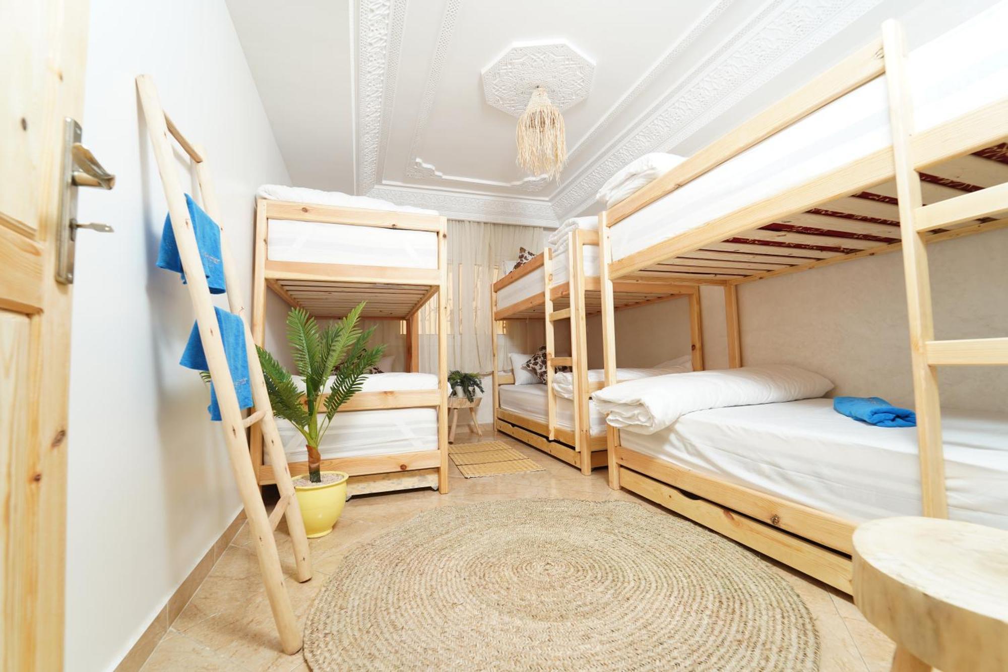 Waves Hunter Surf House Bed and Breakfast Agadir Eksteriør billede