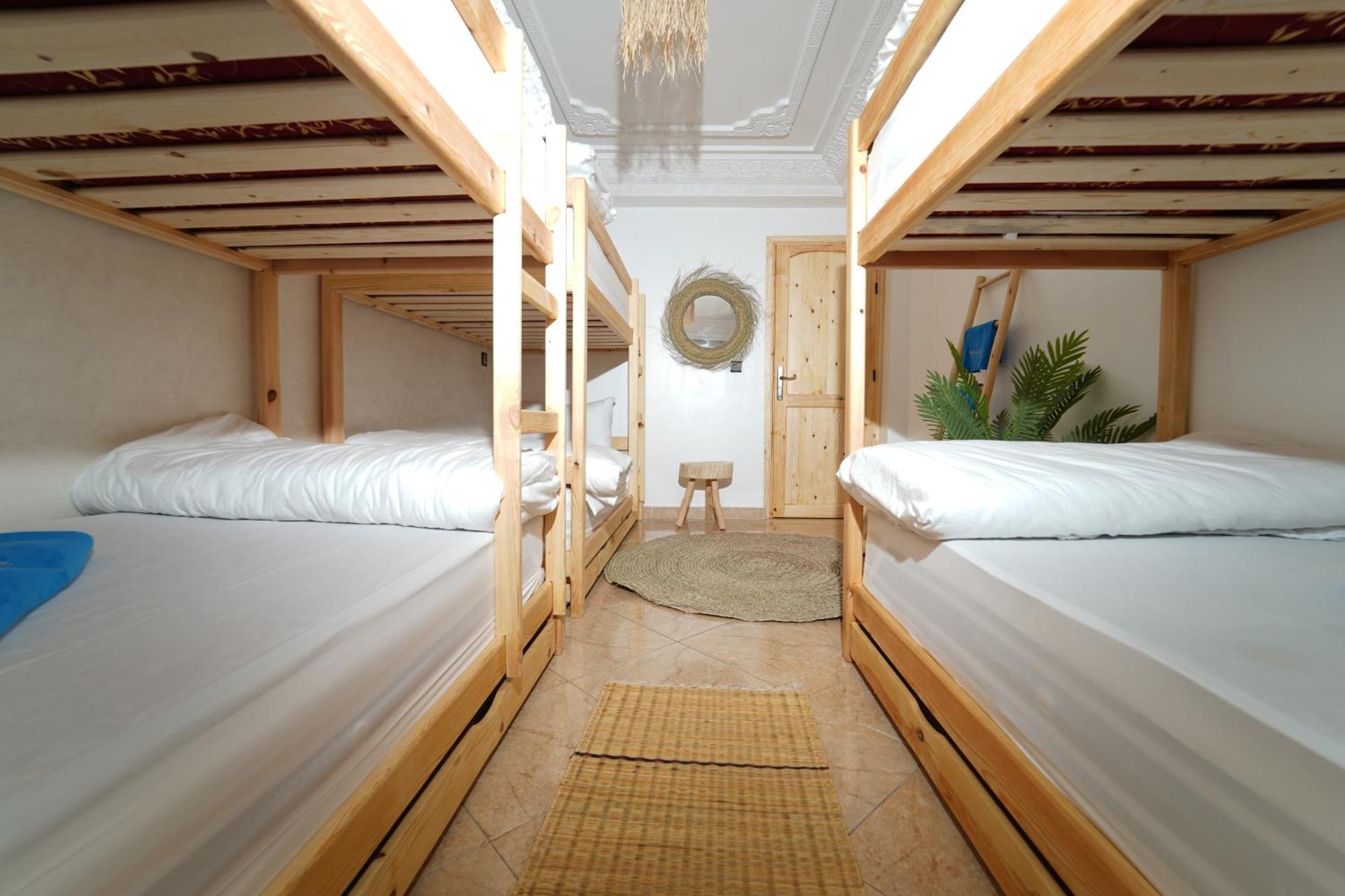 Waves Hunter Surf House Bed and Breakfast Agadir Eksteriør billede
